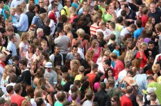 crowd-1438387-639x425